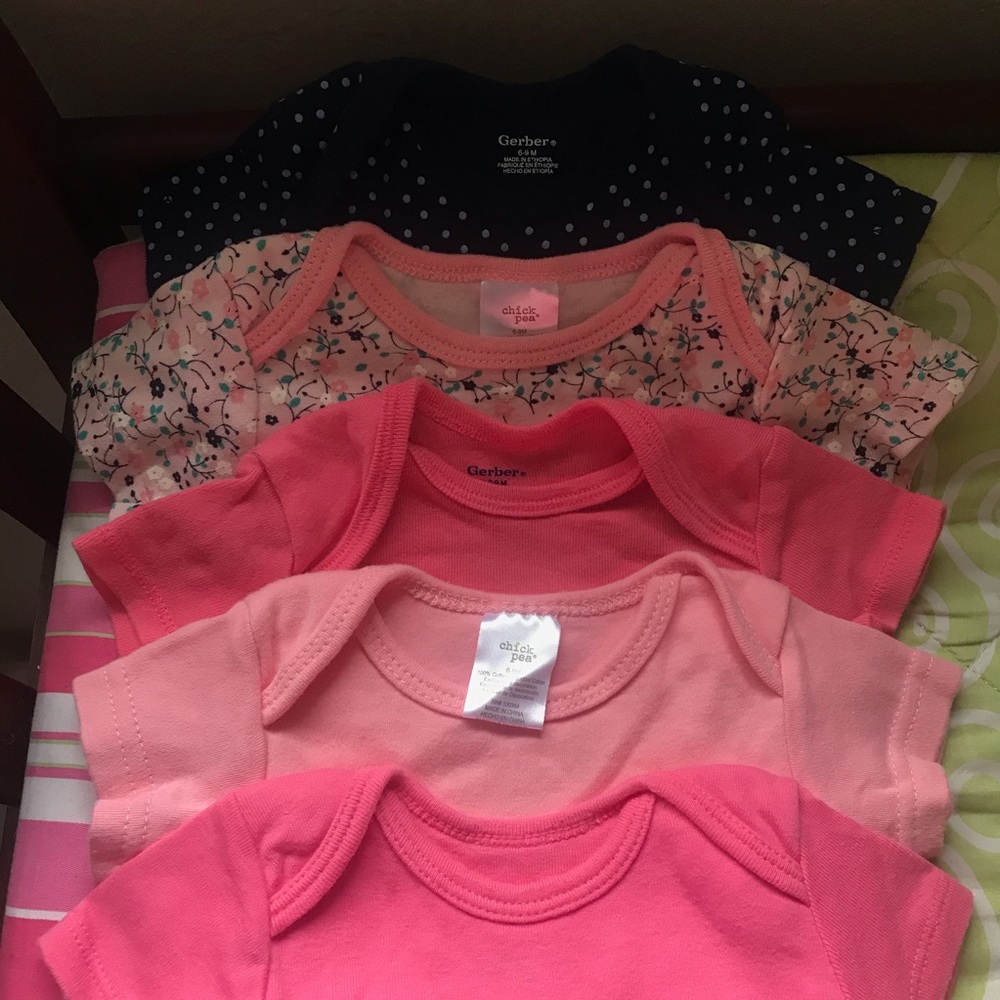 5 Onesies 6-9m